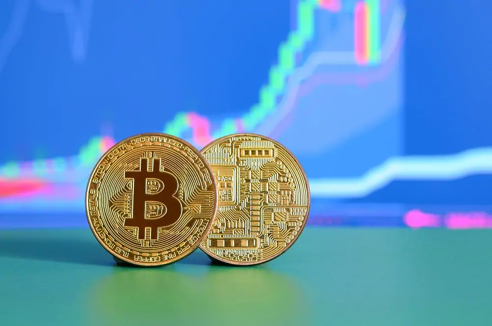 Bitcoin koers stijgt naar $63.000 en Grayscale ETF ziet eerste instroom